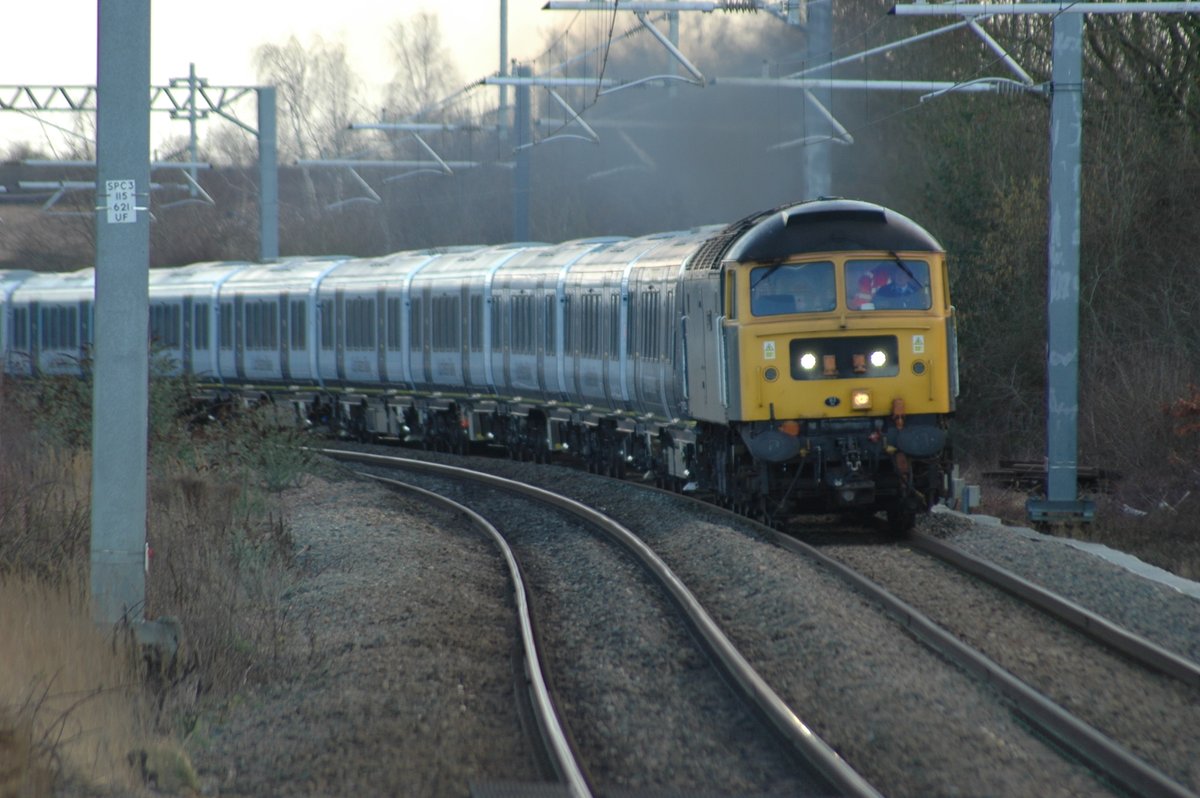 ETrainspotting's tweet image. #DuffWatch at Kettering and 47727 makes its presence known dragging 701021 on 5Q24 Eastleigh - Derby Litchurch Lane