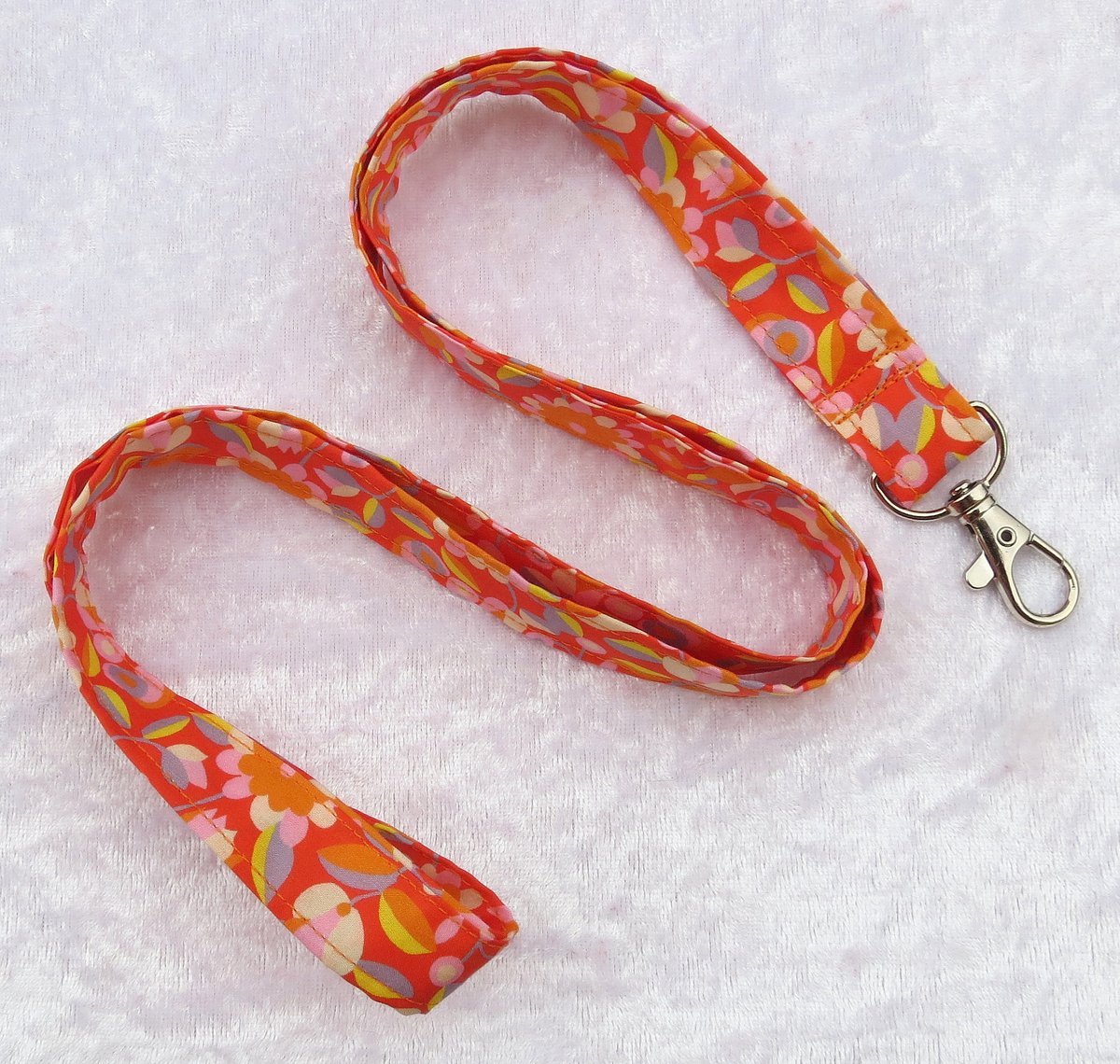 eves_sarah's tweet image. Absolutely loving the new retro inspired Liberty fabric designs this summer!
Liberty Tana Lawn Lanyard, lanyard with swivel lobster clip, ID holder, organic lawn etsy.me/3UTHeNY via @Etsy #retrostyle #libertylawn #lanyard #officestyle