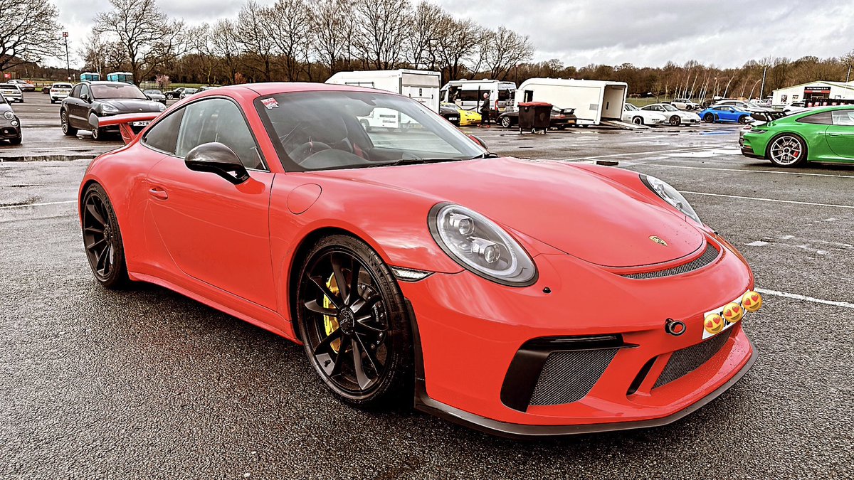Great end to the week doing some coaching in this Porsche GT3 and giving some hot laps in the GT4 RS at Oulton Park! 🙌🏼💥 First time driving a GT4 RS and it was mega! 🤩 #porsche #coaching #trackdays