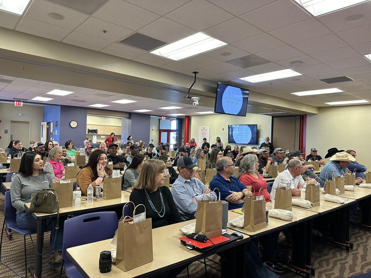 Valley_TeleCom's tweet image. Today (and every day!) we're thankful for our amazing #LocalTeam. We appreciate all your hard work and the positive impact each of you make on us and our #Community! Happy #EmployeeAppreciationDay! #SquadGoals