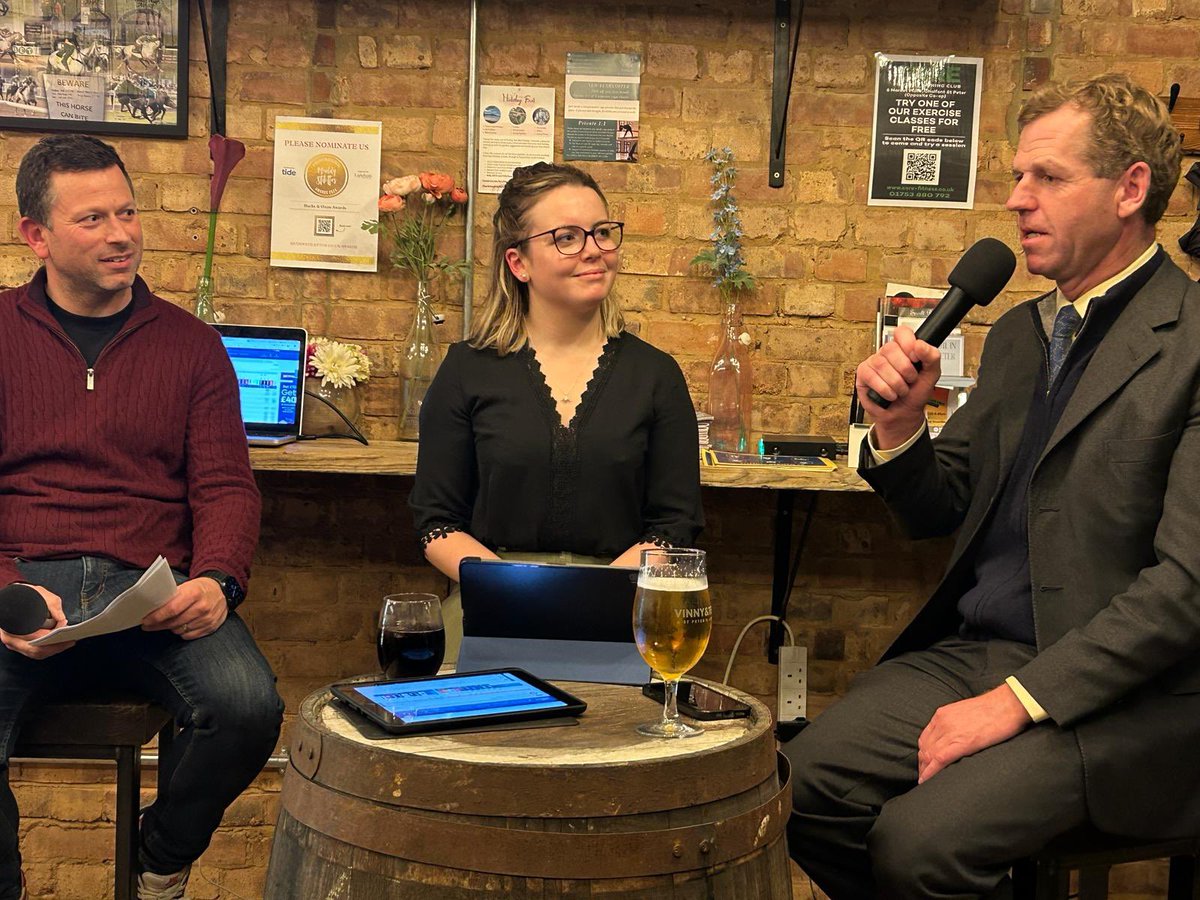 iddypryce's tweet image. Ollie Bell in no danger of losing his job but what a cracking evening at @vinnyandted with the brilliant @jamiesnowden and @page_fuller giving some fantastic insight and hopefully a few winners for Cheltenham. #Gitmaker