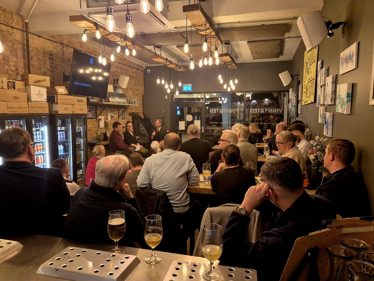 iddypryce's tweet image. Ollie Bell in no danger of losing his job but what a cracking evening at @vinnyandted with the brilliant @jamiesnowden and @page_fuller giving some fantastic insight and hopefully a few winners for Cheltenham. #Gitmaker