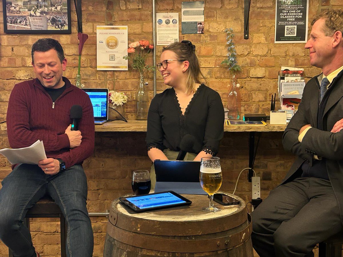 iddypryce's tweet image. Ollie Bell in no danger of losing his job but what a cracking evening at @vinnyandted with the brilliant @jamiesnowden and @page_fuller giving some fantastic insight and hopefully a few winners for Cheltenham. #Gitmaker