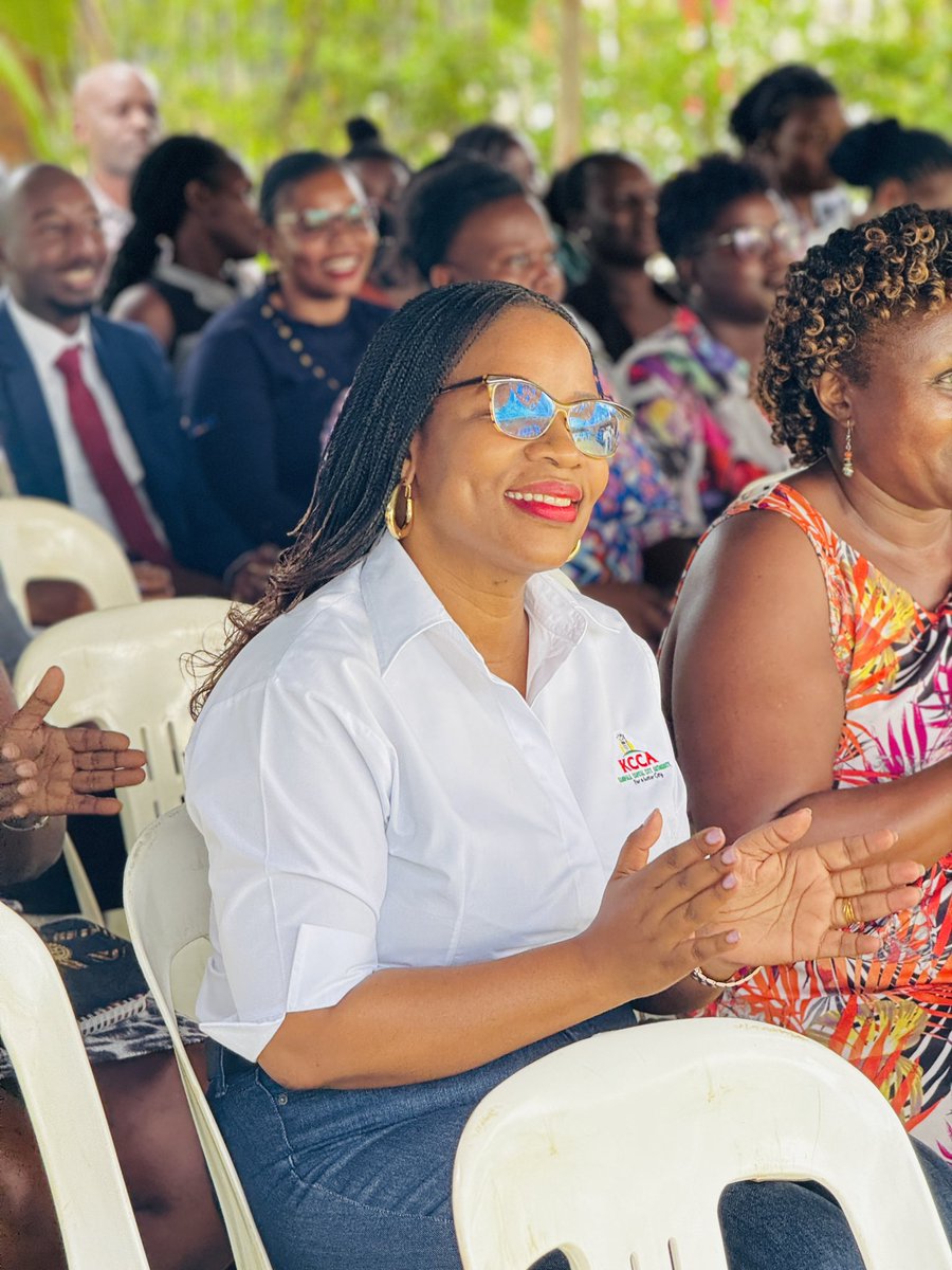 Crowning the week@KCCAUG with a staff meeting at City Hall. The @KCCAED re-echoed the KCCA Vision of: To be a vibrant, attractive and sustainable City & Mission: To deliever quality services to the City. Together as a team, we are working towards this! @Kla transformation efforts