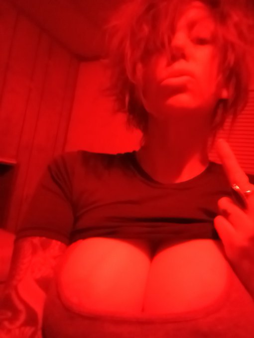 Fucking Fridays. Lol 🖤🖕 https://t.co/ZTWkaPxMcY