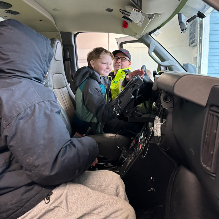 Feb 7, 2024, students from Greenwood Elementary School had fun visiting Stn 415 in Midway. Sherry Trider, @APBC873 Prov Public Education director would like to thank the members of Stn 410 & Stn 415 for educating the students about the #Paramedic profession. @BC_EHS @PHSAofBC
