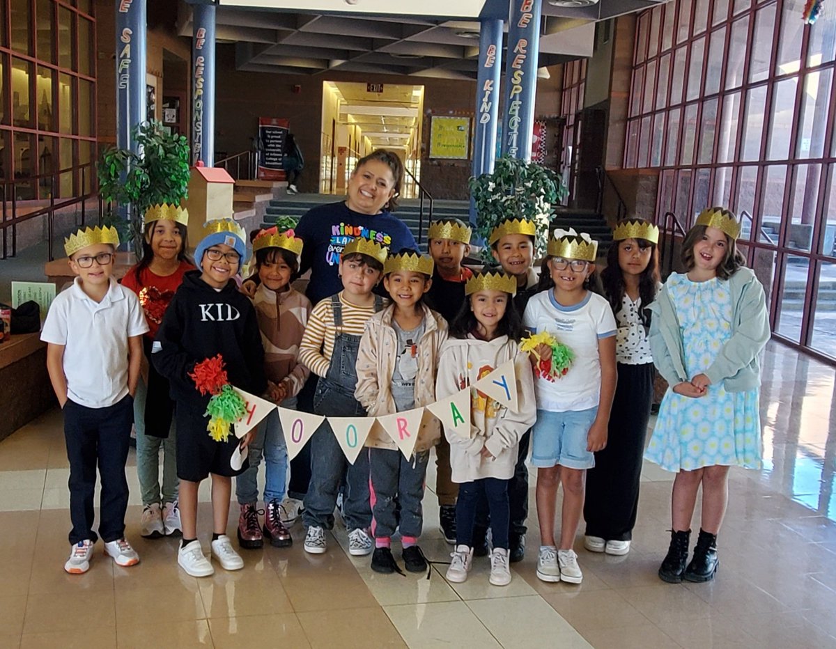 RoseCota3's tweet photo. The Reigning 👑Students of the Month for February 🌈 https://t.co/xxaqI7JM8U