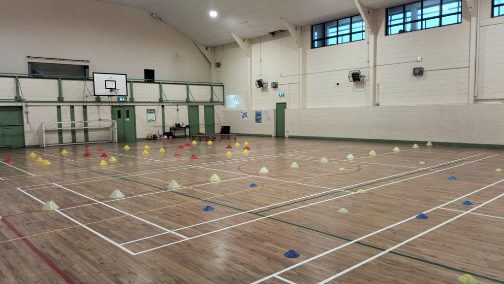 All ready to go here for part 2 of @OfficialLDGAA ICGG Hurling Course with Senior County Players and Hurling NUA Coaches! Thanks as always to @ClonguishGAA and @LDSlashersGAA for use of their facilities over the last few weeks!

#ICGG #BetterCoachesBetterPlayers
@gaaleinster