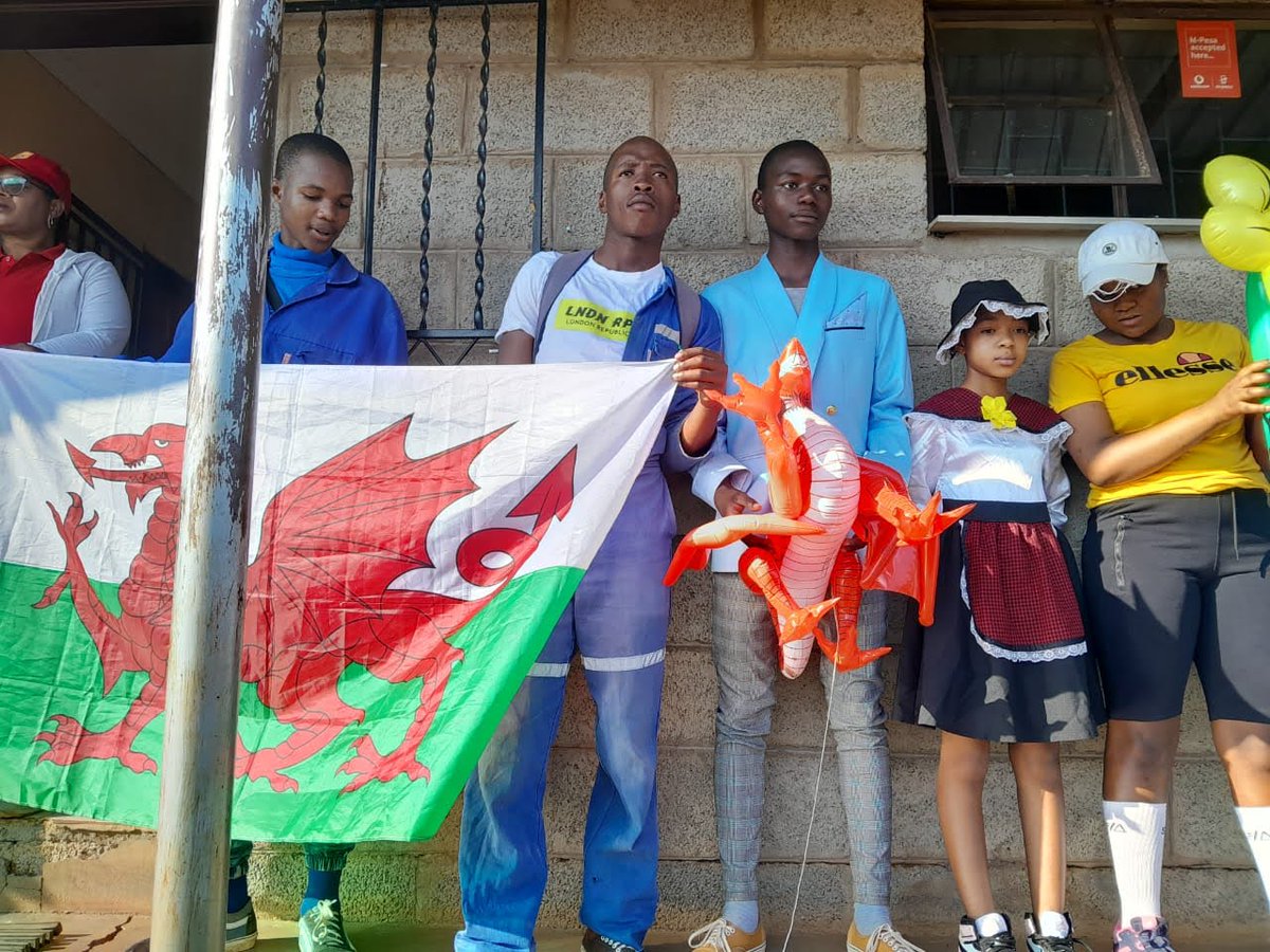 Diolch from @glanymorschool to Moyeni High School for celebrating Saint David's Day today 🏴󠁧󠁢󠁷󠁬󠁳󠁿 🇱🇸 Dydd Gŵyl Dewi Hapus! @DolenCymru @TaithWales #Lesotho200 #PrideOfPlace2024
