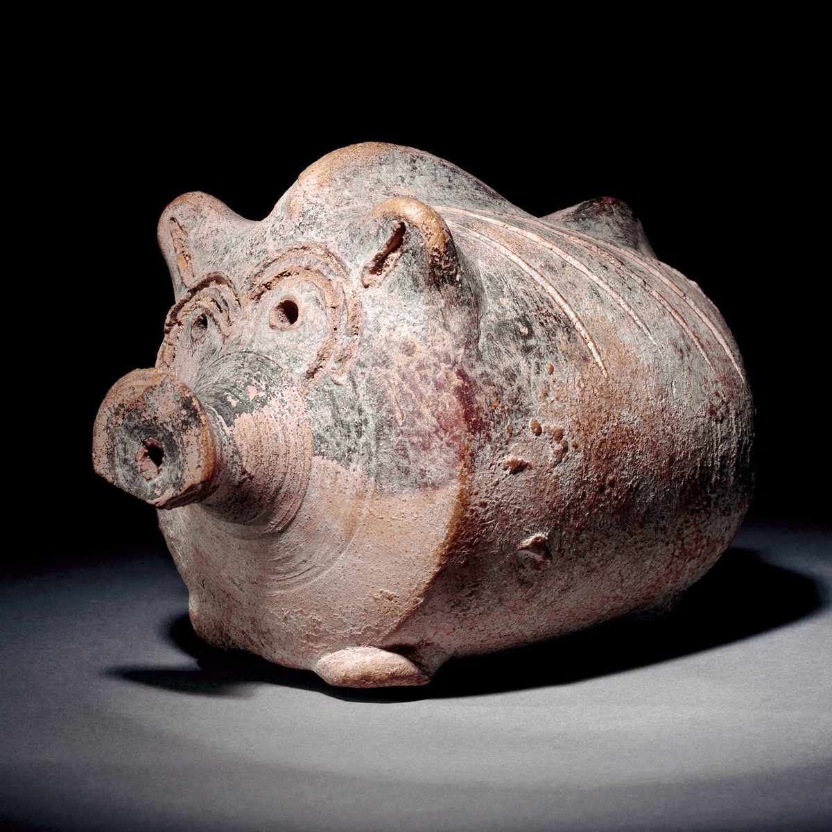 ‘This little piggy cried wee wee wee all the way home’ 🐷🏡 This little piggy is a rattle that was used to keep youngsters entertained! The rattle is still intact inside 🪇 We wouldn’t recommend shaking this one, though - it’s made of terracotta and is from around 300 BC!