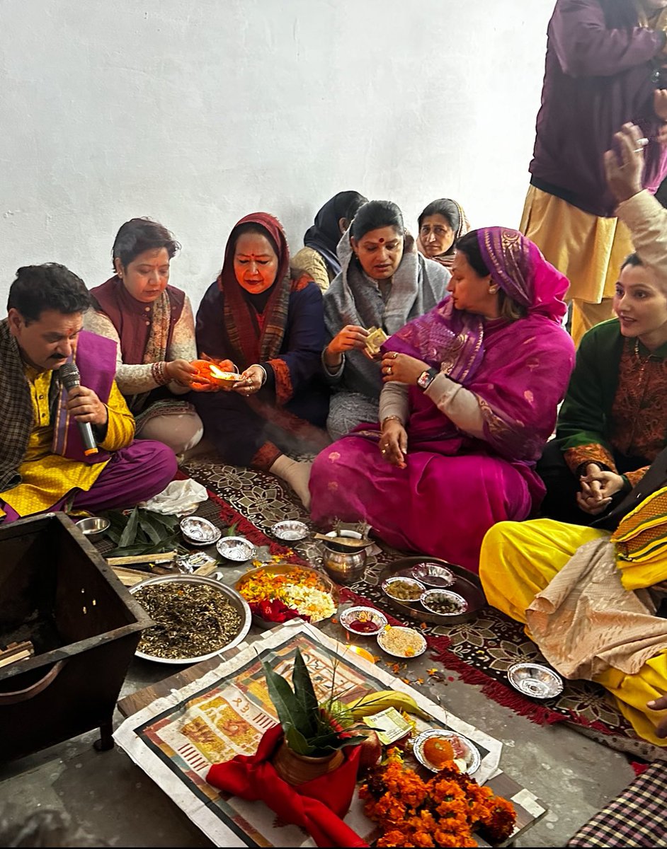 poojagroverbjp's tweet photo. Newly BJP Vidhan Sabha office opening held at lower gadigad royi mod Jammu #openingdone #BJPGovernment #BJPNEWS #BJP4IND #trendingreelsvideo #bjpjammukashmir #trendingaudio https://t.co/RKCbJKuK14