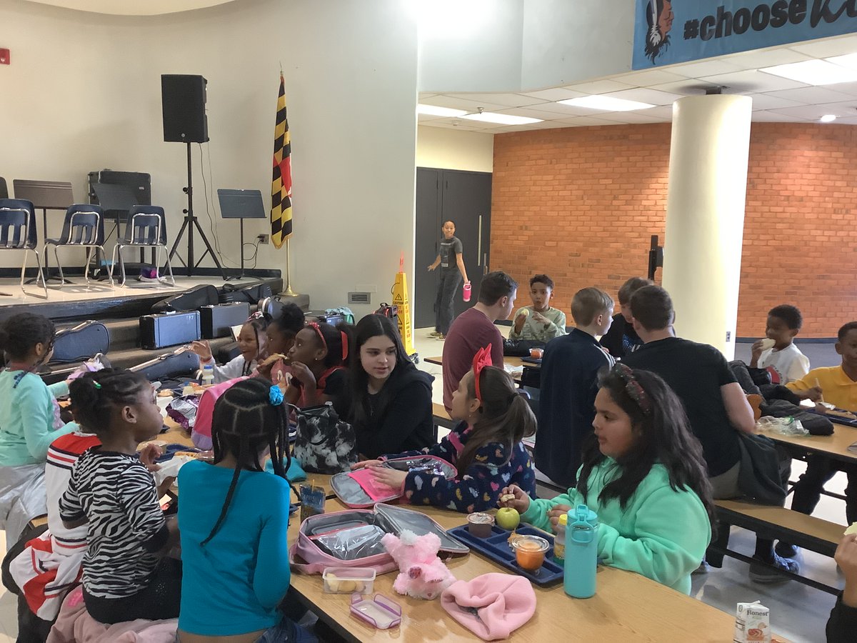 SmallwoodMS's tweet photo. Thank you @ihes_braves for letting our NJHS &amp; Educators Rising students visit today for Read Across America! So much fun! #ReadAcrossAmerica https://t.co/jkt3JqYr7H
