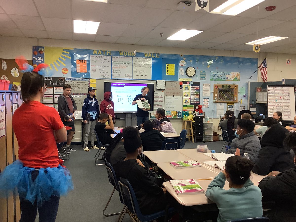 SmallwoodMS's tweet photo. Thank you @ihes_braves for letting our NJHS &amp; Educators Rising students visit today for Read Across America! So much fun! #ReadAcrossAmerica https://t.co/jkt3JqYr7H