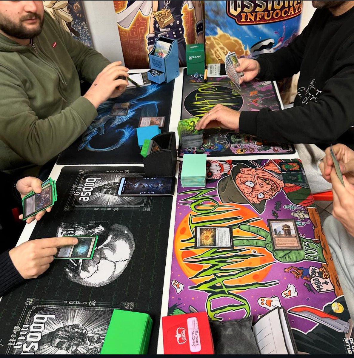 Hello everyone and welcome to the first metagame review of #ModernMonstersLeague!
Modern Monsters is a strongly horror-themed #MagicTheGathering league held in #DungeonStreet, Pisa (Italy), and organized by <a href="/BooseMtg/">BOOSE mtg</a>. Here, players clash every month in the Modern format to win a