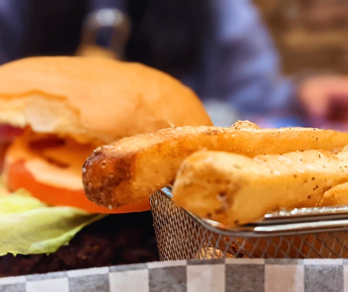 Mulconrys Irish Pub tweet media