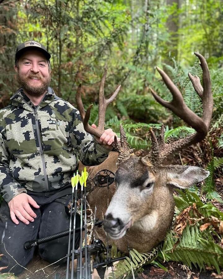 We normally stick to whitetails only but this beautiful blacktail buck was too awesome not to share! Bryan Heck took this chocolate horned buck in his home state of Washington!🦌 #deer #deerhunting #hunting #buck #buckhunting