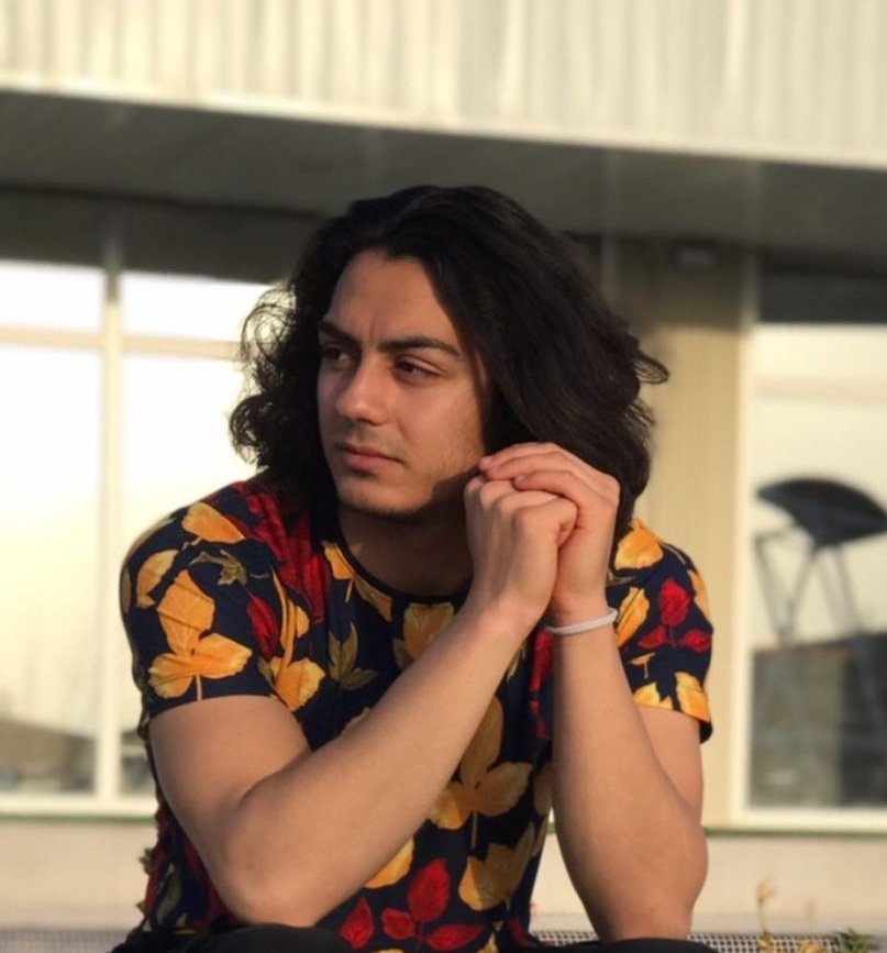 از #مهرشاد_شهیدی عزیز بیشتر یاد کنیم
پدر عزیزش در این فضا حضور داره و خیلی خوشحال میشه ،وقتی میبینه مردم ایران قهرمانان خودشونو فراموش نکردن
#سیرک_انتخابات