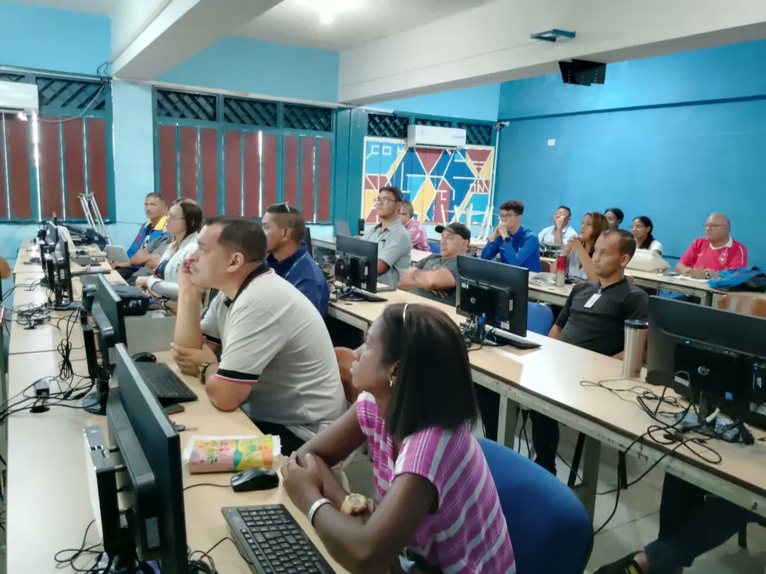 UPTBolivar's tweet photo. Desde nuestra casa de estudios avanzamos con la formación docente en la creación de aulas virtuales y desarrollo de contenido, para brindar una educación de calidad a nuestros estudiantes. 🤓
#NoPodránConVenezuela @NicolasMaduro https://t.co/pCE44rDUUy