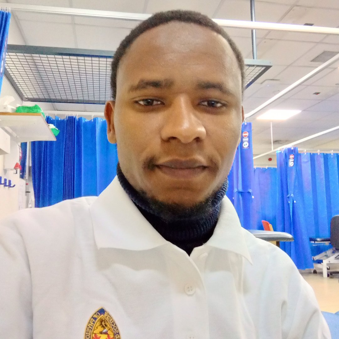 Abbas is a Senior Musculoskeletal Physiotherapist who moved from Nigeria to the UK last year. “Joining UHSussex has made me feel happy and welcome. My team are really supportive and I love treating my patients using biopsychosocial approach.” #OverseasNHSWorkersDay