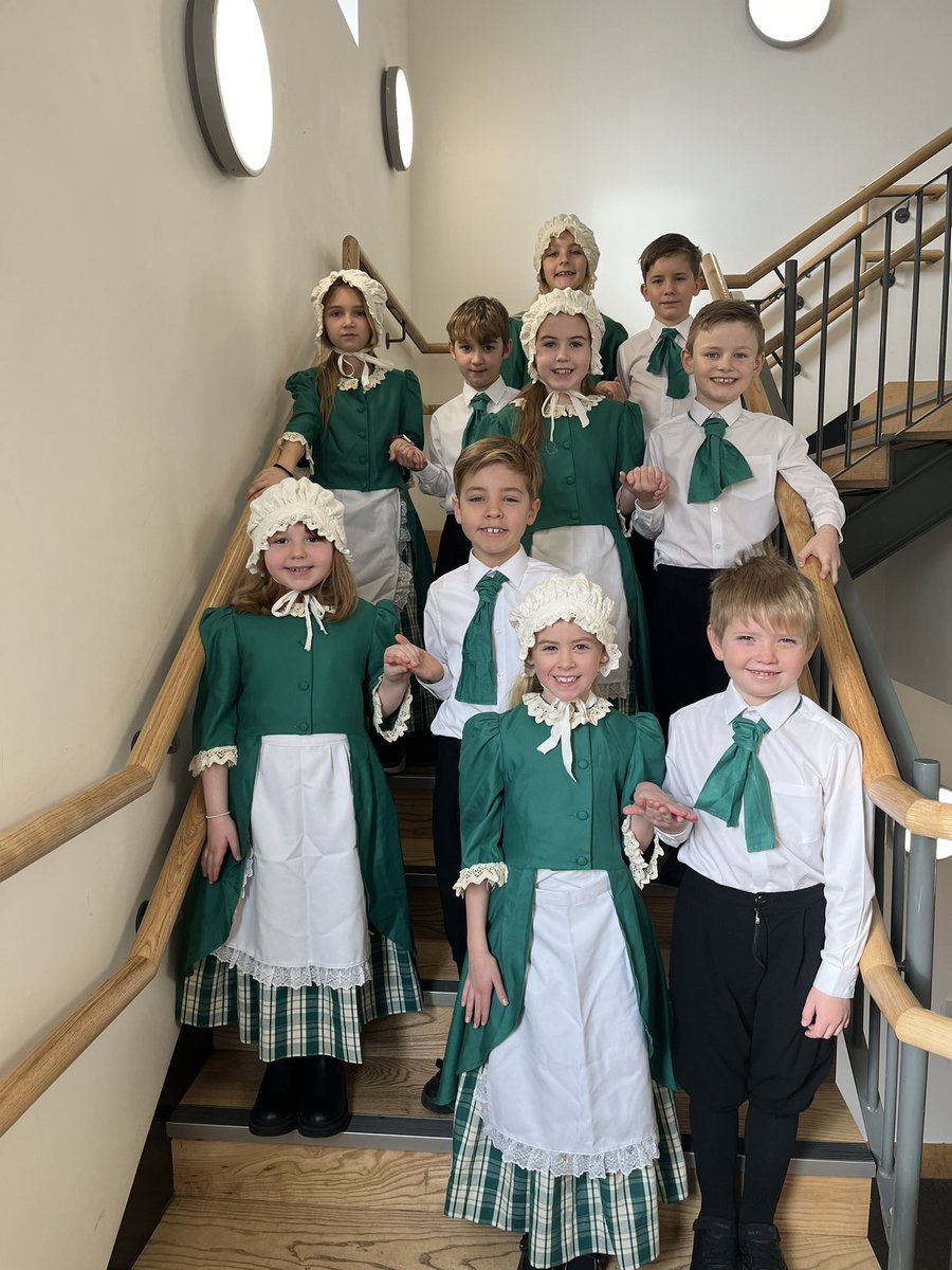 ParcyTywyn's tweet photo. 1af i’r tîm dawnsio gwerin yn yr Eisteddfod gylch heno. Da iawn am berfformiad hyfryd. Ymlaen i’r sir! 

🥇 

@UrddMyrddin #unigolioniachhyderus https://t.co/uVHmlwJa6n