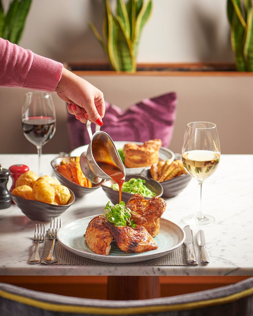 On Sundays, we feast🍴😋 We're all about making sure you're well fed, so loosen that belt, and settle in. With everything from soul-warming soups, salads and seafood to our main events like the roast beef sirloin and let's not forget about dessert 😍 ow.ly/IEa250QE8Cy