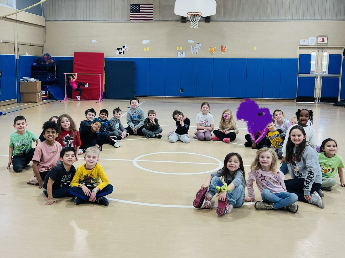 MrsKenneyPE's tweet photo. These AMAZING third graders were mentors in K today! I appreciate them so much! #littleschoolbigheart 💜 https://t.co/4HPrS9ts1L