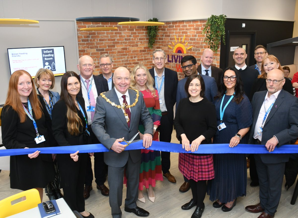 NorthCandMNHS's tweet photo. It’s official! The Living Well Hub is now open in Warrington town centre

The Hub is one of the first of its kind and there to support you with your health and wellbeing needs, with a wide range of NHS and non-clinical services under one roof 🍏 Read more: https://t.co/ynIaCA0yKF https://t.co/FX29LSfCc7