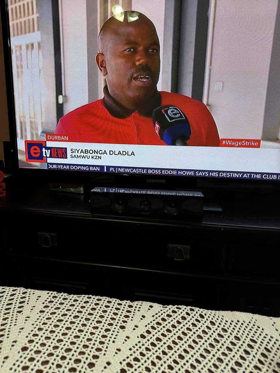 newhoudt's tweet image. @etv deaf people asking where&apos;s the SASL interpreter tonight?
#fulltvnewsaccess
#sasli
#deafaccess
#saslaccess