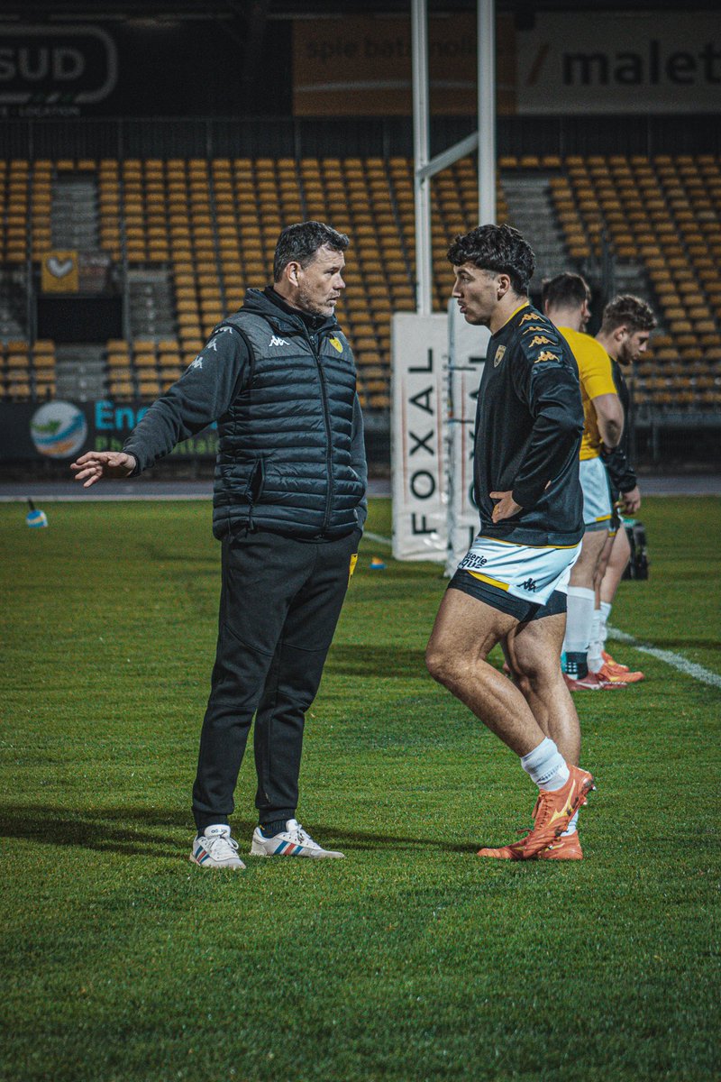us_carcassonne's tweet photo. Les ๐ก&โซ๏ธ sont ร lโรฉchauffement sur la pelouse du @SCA_OFFICIEL !
Coup dโenvoi 19h30.
#SCAUSC https://t.co/L7wlvRXlwJ