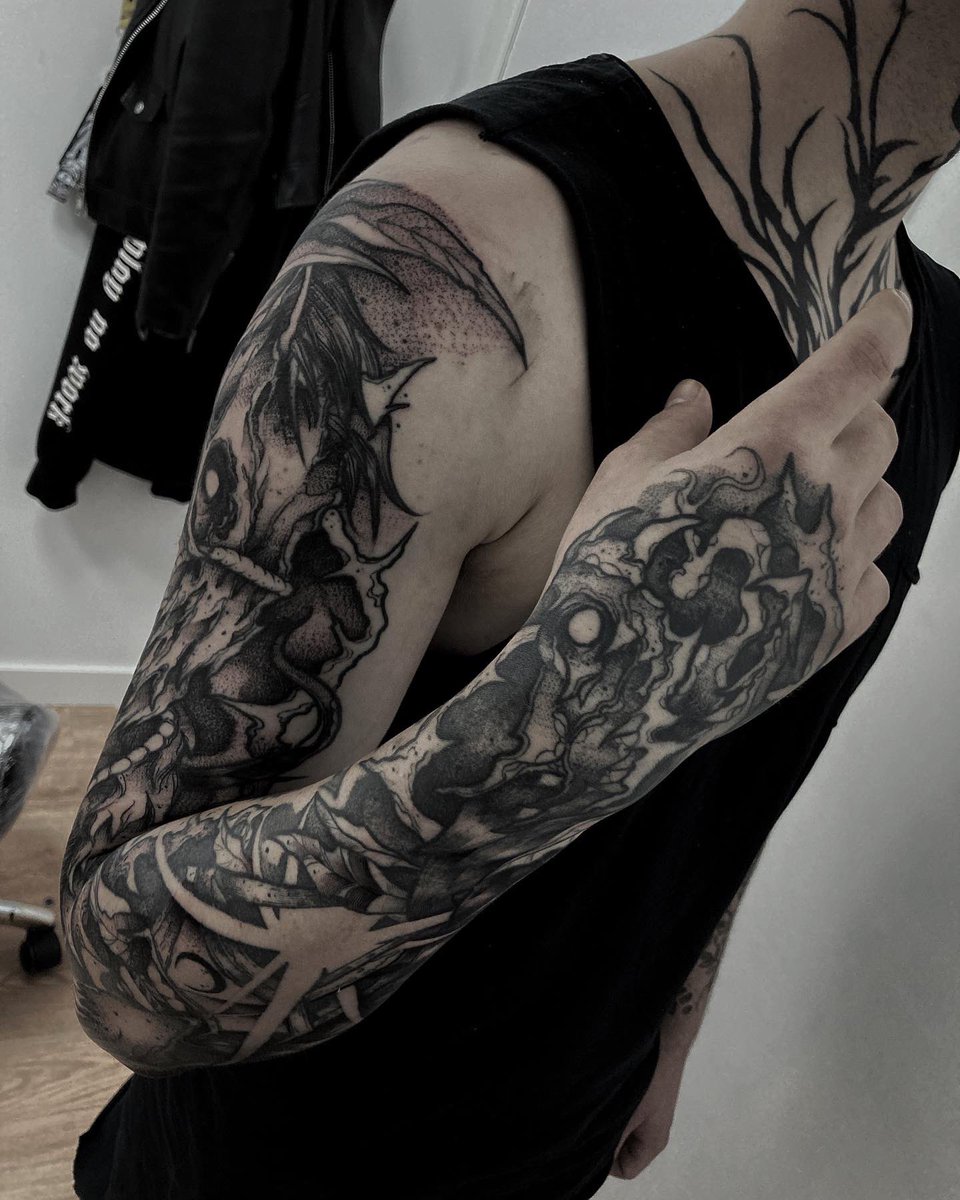 Mirlo_tattoo's tweet photo. ⭕️Han sido 3 sesiones tochas, dadle amor gente 🖤 https://t.co/EaZeaQ3LN4