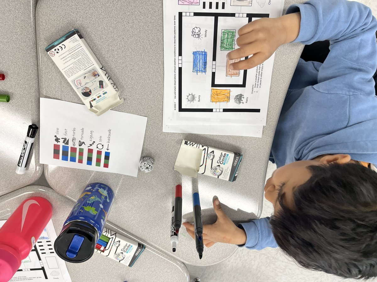 Julie_Kuzma's tweet image. Co-teaching at its finest. In 45 min these Kinders went from learning how to use the @Ozobot by me to their teacher explaining how to apply their knowledge with a weather map &amp;amp; ending with student independence. Answering the Q What did you do today @jillbuss2014 #CSforLCPS