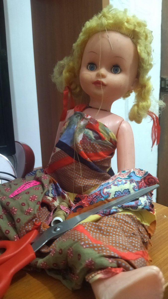MeeshaDeH's tweet photo. I told my mom to teach me how to sew from sewing machine. And she came back holding my doll which I used to have when I was young saying

First of all put some clothes on her. 😭😭 Now I'm fking doin that !! https://t.co/NXchtm5QhT