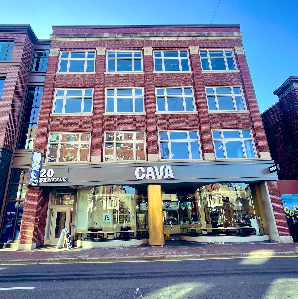 KimTunnicliffe1's tweet photo. Angel investor John Bonham-Carter of #Somerville is 1 of 4 investors helping stand up comedian Rick Jenkins re-open his business, the #ComedyStudio at a new spot in #HarvardSquare. The new location is at 20 Brattle Street. Jenkins was forced to close the club after the #pandemic. https://t.co/Dqc3h4SFXG