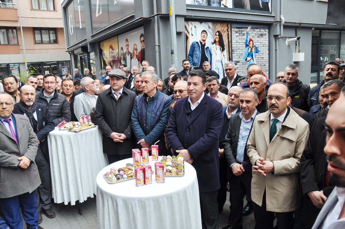 ozcanulupinar67's tweet photo. Hazal Hafriyat Sinan Boncuk kardeşimizin yeni açmış olduğu işletmesinin açılışına katıldık.

Hayırlı olsun temennisinde bulunarak, bol bereketli kazançlar diledik.

#AkPartiDevrek 
#GerçekBelediyecilik
#HazırızKararlıyız 
#ÖzcanUlupınar
#HepBirlikteYenidenDevrek https://t.co/IcKYhsJ08R