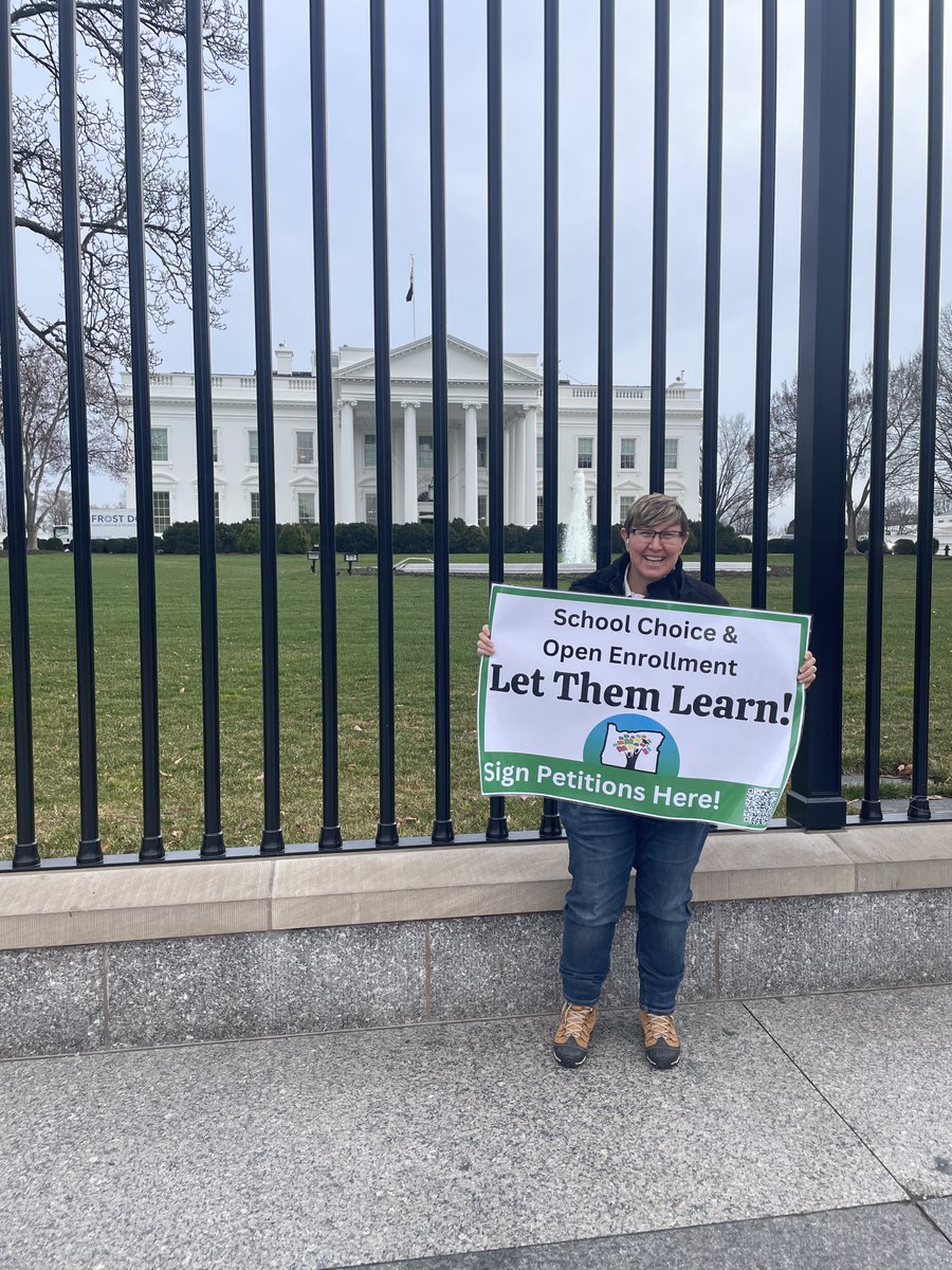 When we pass #SchoolChoice and #OpenEnrollment in November, it will be thanks to our committed volunteers. Our #LetThemLearn team is incredible and we want YOU on the team too! Make a positive difference that will last for generations! JOIN our team >> letthemlearnoregon.com/take-action/#v…