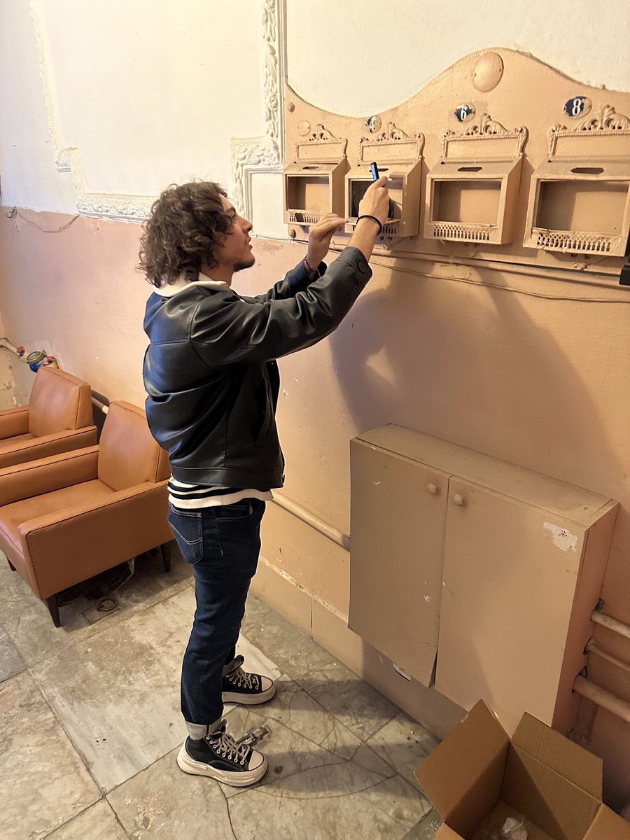 Büyük Zarifi,150 yıllık bir apartmanda tiyatro. Harika bir deneyim! 
Mekâna özgü yaratılan hikayelerle tarihi gerçeklerden yola çıkan bu deneysel performansta şehrin zengin tarihine tanıklık ediyorsunuz.  ⁦<a href="/IstosF/">istos film</a>⁩ ⁦<a href="/istospoli/">istos yayın | ιστός</a>⁩ ⁦<a href="/iksv_istanbul/">İstanbul Kültür Sanat Vakfı</a>⁩