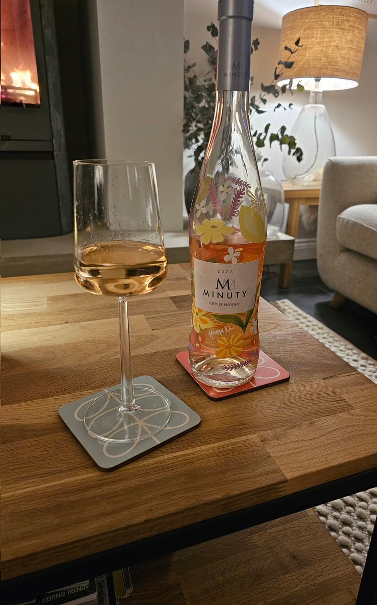 Firstly, It's been a long week and secondly, this bottle is too pretty not to share 🤩🤩. Enjoying a Friday night wind down with @psquireslincoln 🥰🥰 #HappyFriday everyone !! #womeninSTEM #KidneyResearch #DiabetesResearcher #Rosè #Minuty #FridayVibes #FridayNight #WeekendVibes
