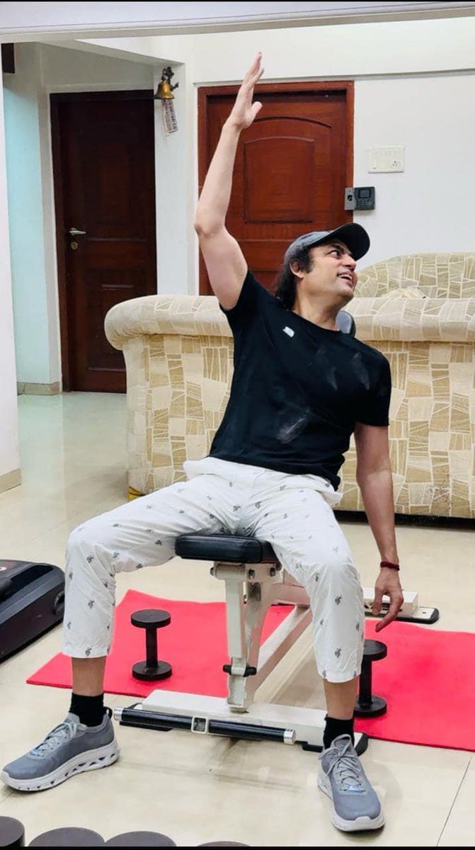 BOMBAYTALKIES_'s tweet image. Candid Pic | Maharishi Aazaad Promoting Health And fitness | Health Is Wealth | International Ambassador Of Sanskrit | The Ultimate Megastar | Legendary Film Company | Best Images Of Maharishi |

#MaharishiAazaad #BombayTalkies #Megastar #LegendaryFilmCompany #Health