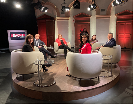 ORF III (@orfdrei) on Twitter photo Sind Frauenmorde Männersache?
In #zurSACHE bei <a href="/WolfgangGeier/">Wolfgang Geier</a> diskutieren Karin Pfolz (Betroffene), Carmen Thornton (<a href="/CarmenT48237440/">Carmen Thornton</a>), Christina Riezler (Gewaltschutzzentren) Sigrun Roßmanith (Psychiaterin) und <a href="/alexhaydn67/">alexander haydn</a> (Männerberatung).
📺 20:15 Uhr #ORFIII Sind Frauenmorde Männersache?
In #zurSACHE bei <a href="/WolfgangGeier/">Wolfgang Geier</a> diskutieren Karin Pfolz (Betroffene), Carmen Thornton (<a href="/CarmenT48237440/">Carmen Thornton</a>), Christina Riezler (Gewaltschutzzentren) Sigrun Roßmanith (Psychiaterin) und <a href="/alexhaydn67/">alexander haydn</a> (Männerberatung).
📺 20:15 Uhr #ORFIII