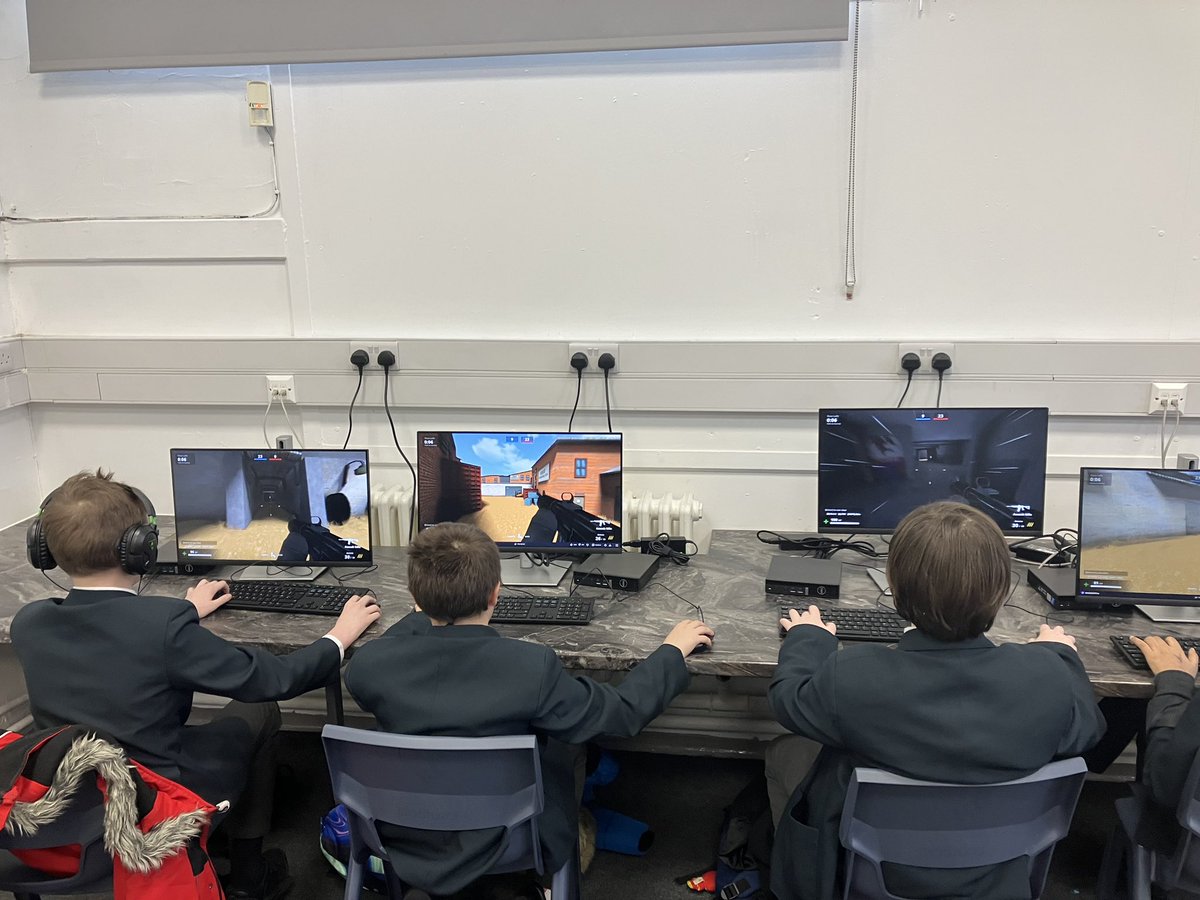 kesacademy's tweet image. House Gaming 🖥️
Brilliant event with so many students engaged and enjoying 🎮
Mr Macintosh amazed by the standard of the students 👍
#funforall