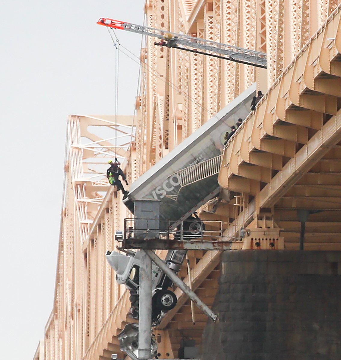 Rescue on Louisville's Second Street Bridge. Photos by <a href="/mattstonephotog/">Matt Stone</a> <a href="/courierjournal/">Courier Journal</a>