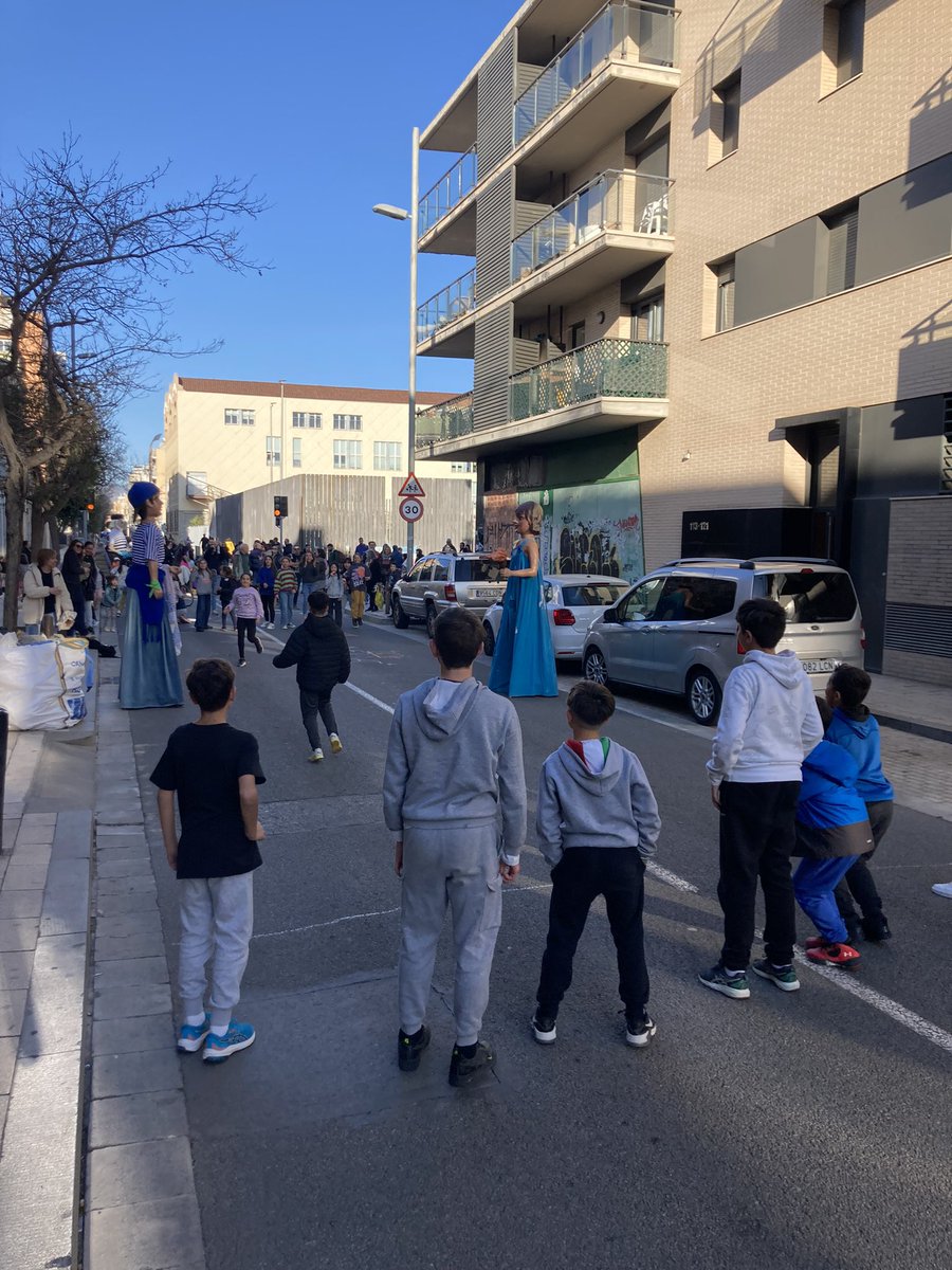 La reivindicació ha estat tot un èxit! Hem saltat a corda, hem jugat al mocador, hem fet bombolles, pintat a terra amb guixos, jugat a futbol… el tall de mitja hora s’ha quedat curt! Repetim? <a href="/AFAGitanjali/">AFA Gitanjali</a> <a href="/AfaJungfrau/">AFA Jungfrau</a> <a href="/badalonaport/">AFA Escola BDN Port</a> <a href="/VentosMir/">AFA Escola Ventós Mir</a> 

instagram.com/stories/collag…