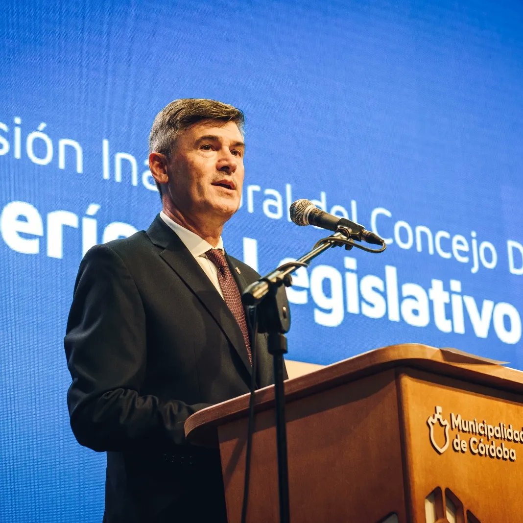 AmbrosioTucho's tweet photo. CONECTAR, INTEGRAR Y HUMANIZAR

Esos son los tres ejes para la gestión que ha definido el intendente @PasseriniOk para trabajar en equipo desde @MuniCba para hacer de #CórdobaCapital una ciudad más inclusiva y que ratificó hoy en el discurso de apertura de sesiones. https://t.co/3nF22LELgh