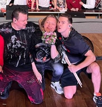 ШОК КОНТЕНТ
у Андрея украли его дражайшего Альбертика, увели прямо из под носа

угараю абсолютно со всего на этой фотке