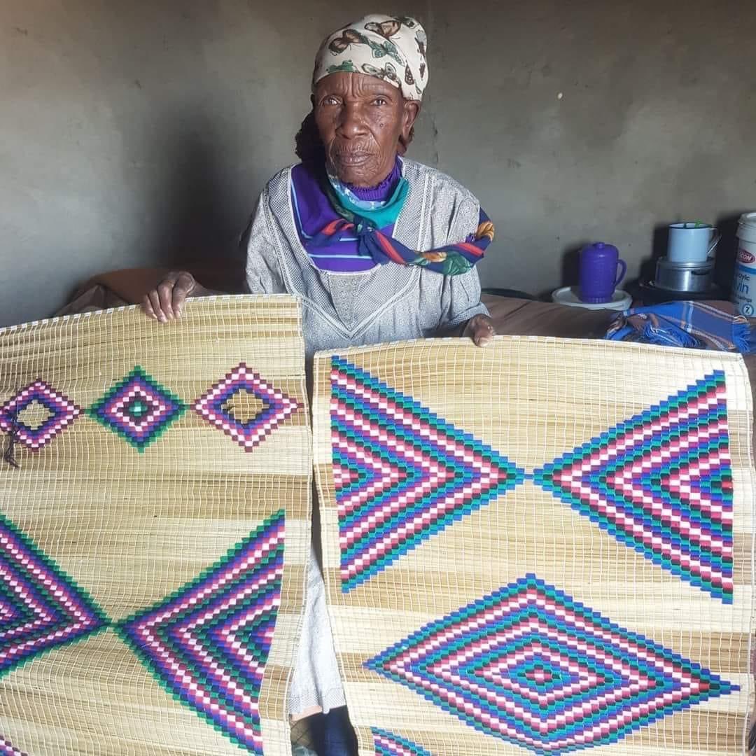 I don’t know why such pictures never trend ❤️🥺.

Our grandmothers are talented guys ❤️🤞🏽.