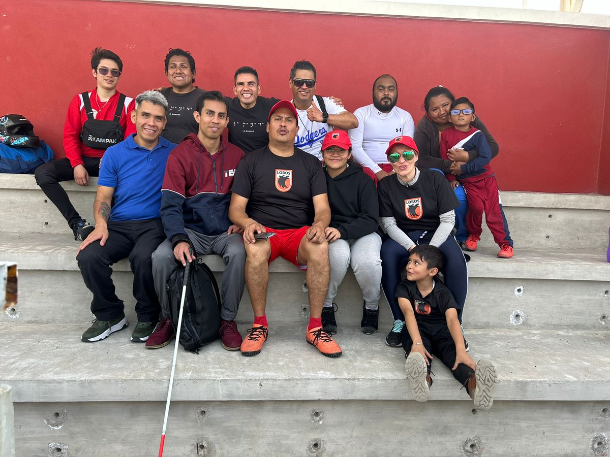 LobosFcEdomex's tweet photo. @LaPeoplesLeague Podemos poner la foto del equipo y después en la transmisión https://t.co/B6U5ribXqq