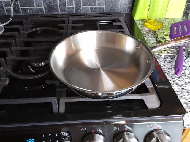 momknowsbest15's tweet image. Non-stick pans may make cooking easier but the dangers of Teflon are not worth the health risk. Check out a safe alternative for cooking ~momknowsbest.net/2021/08/surgic… 
#360cookware #stainlesssteelcookware #safecookware #ditchteflon #teflondangers #TeflonCoating #healthyliving