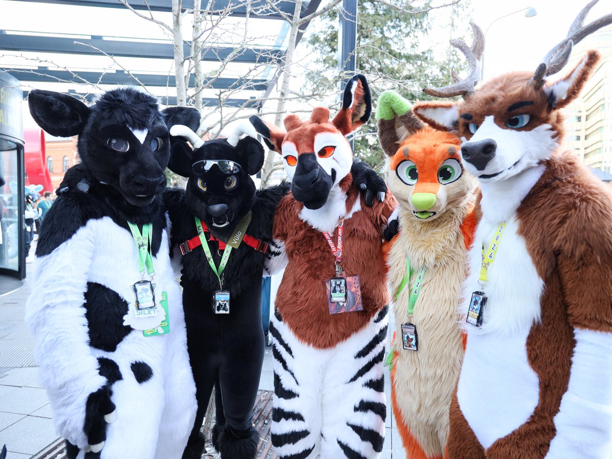 Met so many lovely fluffs at #NFC2024!

Here's me with <a href="/Vulotaur/">Vülo @ PAWSOME</a>, <a href="/TemplarThursday/">Thursday the Okapi</a> <a href="/BestYeen/">Hai λ 💙💛</a> and <a href="/Noweti/">Noweti / Deerweti</a>, after sharing a long and good hug!

Photo by <a href="/KamuBat/">Kamuniak 🦇</a>

#FursuitFriday #NFC24 #NordicFuzzCon
