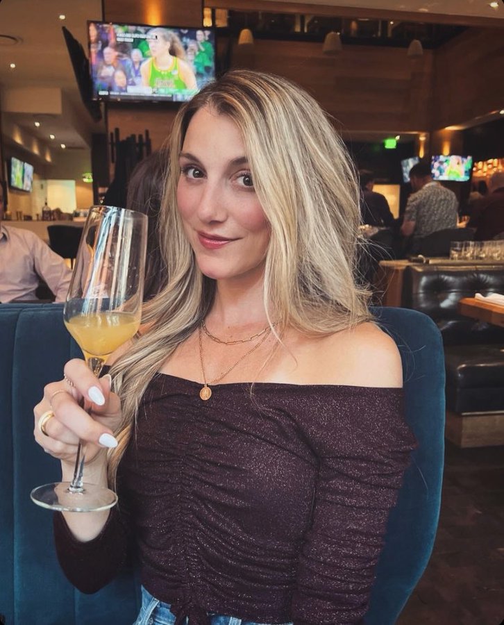 FinallyX's tweet photo. pro older woman arc https://t.co/z9rvyr0kSg