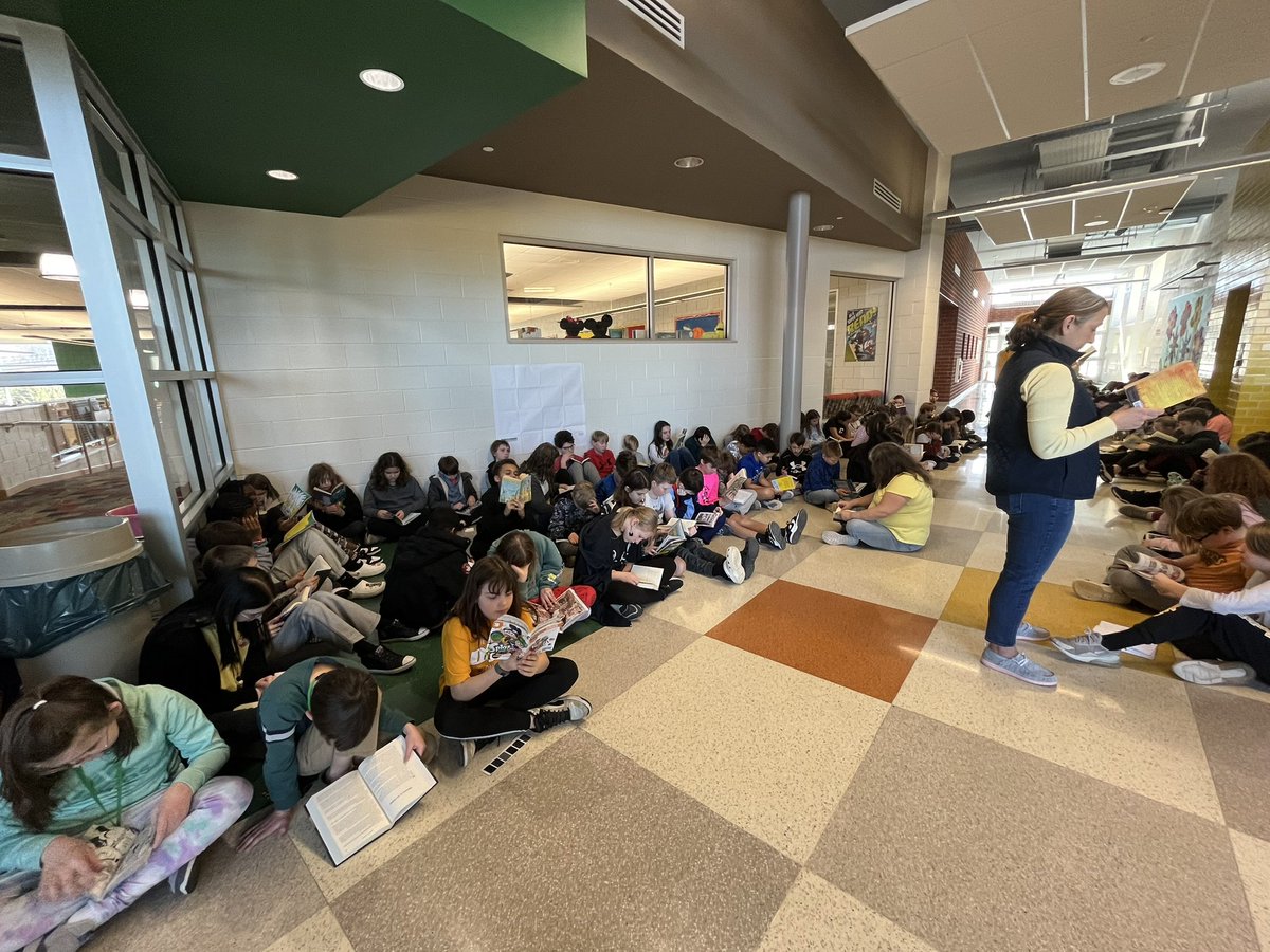 DAISLibrary's tweet image. DAIS annual Stop Drop &amp;amp; Read! The best event we have all year! #ReadAcrossAmerica 🥰📚
